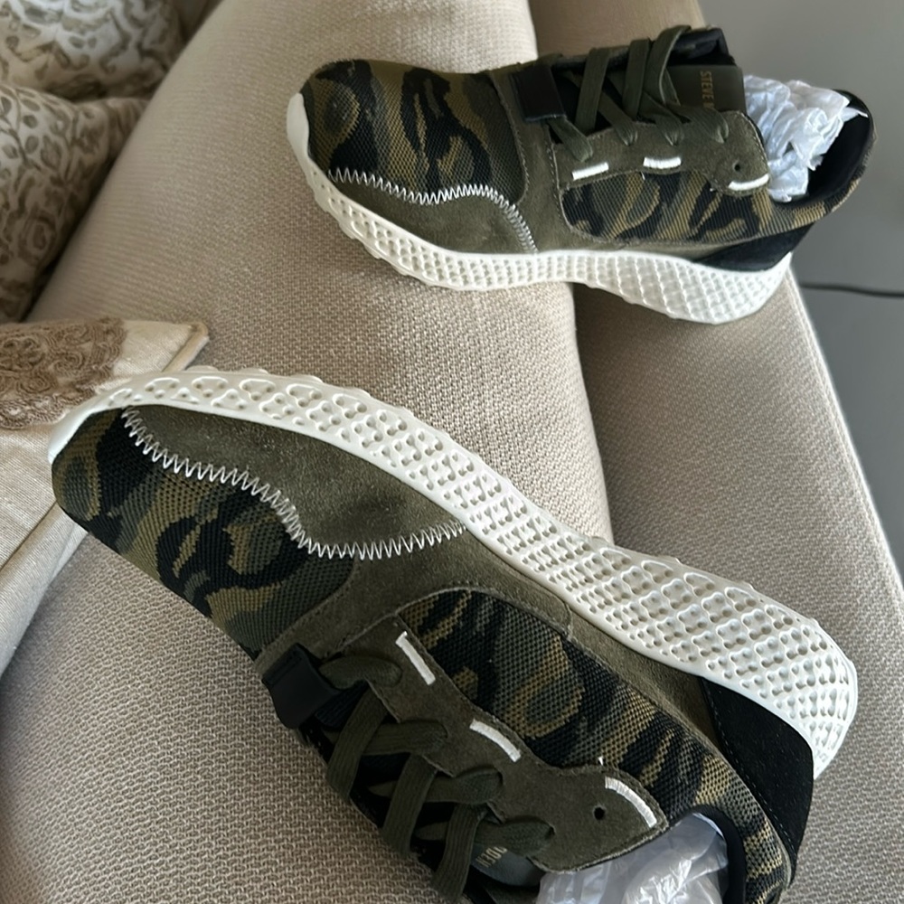 Men’s shoes , new , size 9